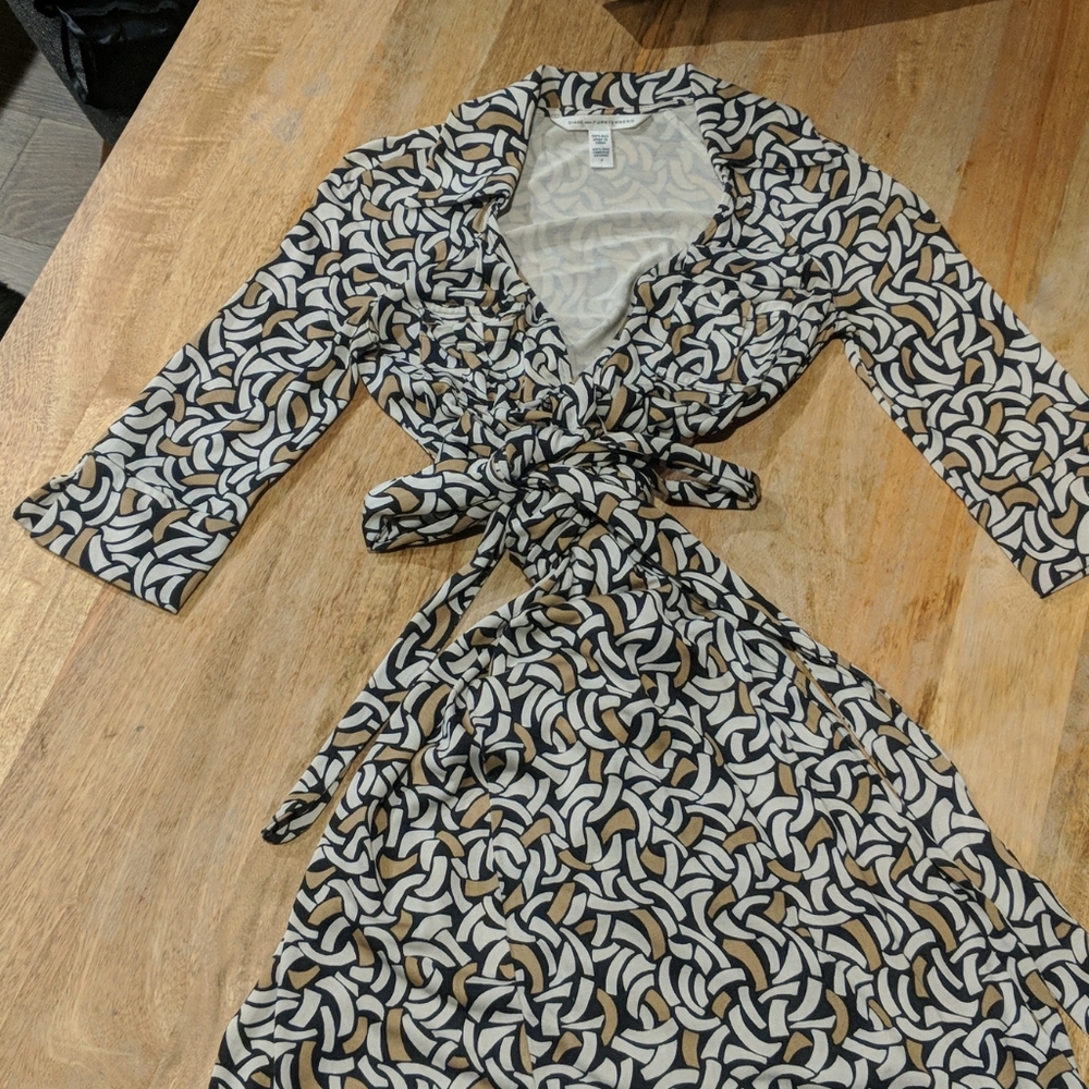 DVF Wrap Dress Knee Length - size 4